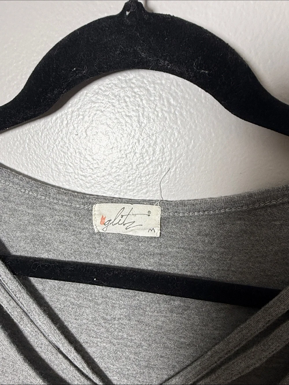 Glitz Short Sleeve Crisscross V-Neck Tunic Top - Gray Size Medium